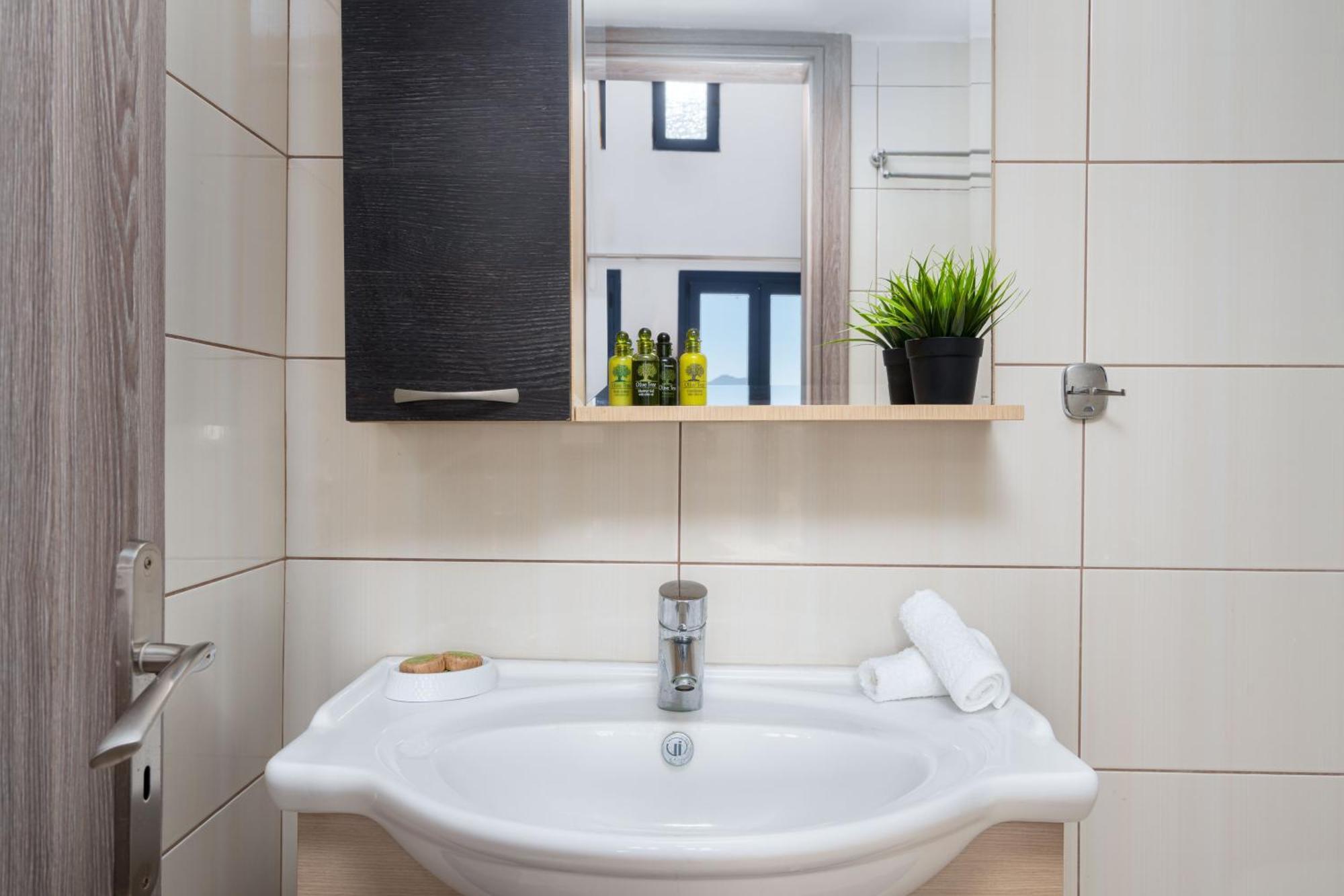 Caldera Heights Apartment อาโกรตีรี ภายนอก รูปภาพ
